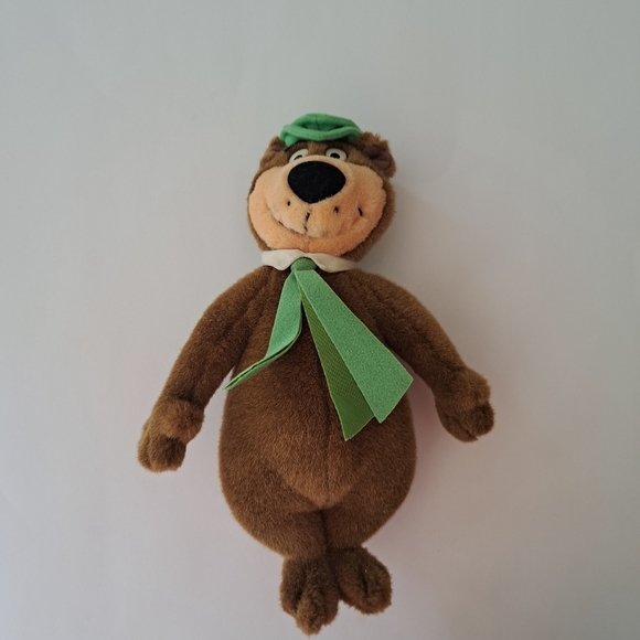 Hanna Barbera Other - Hanna Barbera Yogi Bear 10" Stuff Animal